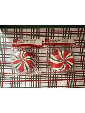 Makery Christmas Baking Cups 24 Pc Red White Green Swirl Design Oven Safe Up To